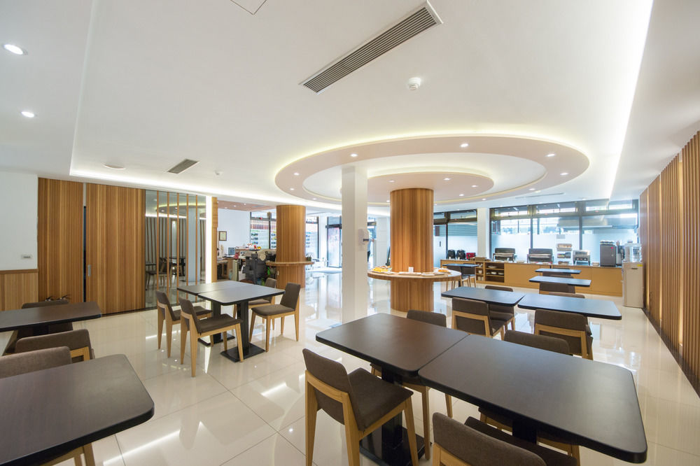 Garden Spring Hotel Джиаоси Екстериор снимка